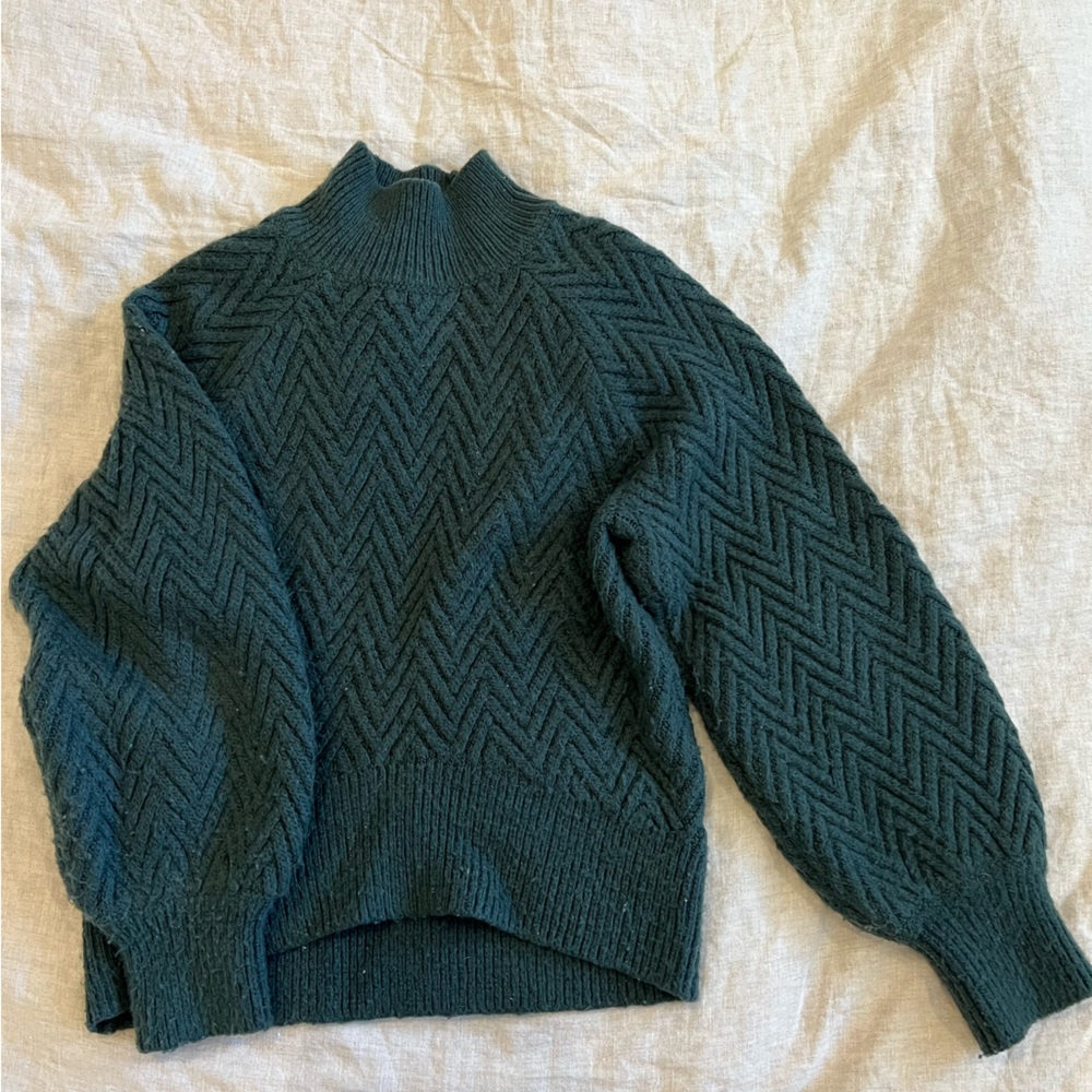 Abercrombie balloon sleeve cable knit sweater